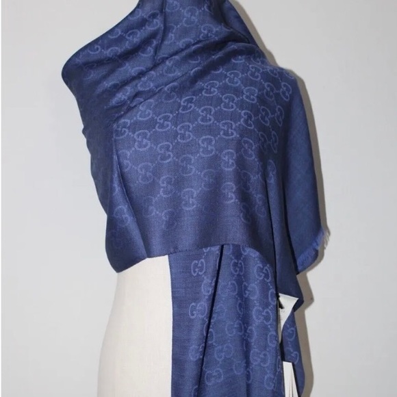 ๐ BNWT AUTHENTIC GUCCI SCARF ๐ - Picture 2 of 3